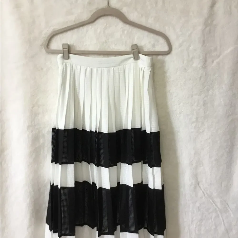 Banana Public White & Black Pleated Midi Skirt